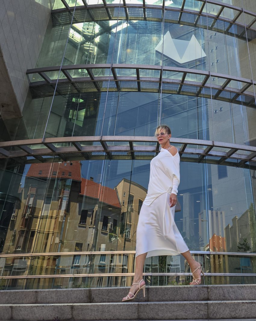 ASIMETRIČNA ŽENSKA BLUZA