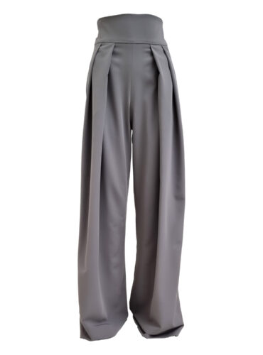 Our wide pants, made of viscose fabric, is a go-to piece for your wardrobe.