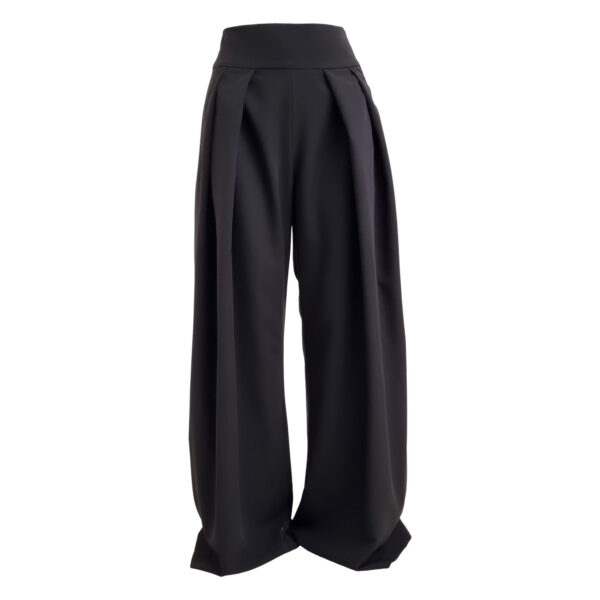 Our wide pants, made of viscose fabric, is a go-to piece for your wardrobe.