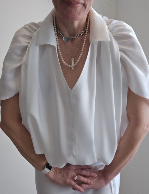 Petal bluza sa modernom baloon siluetom